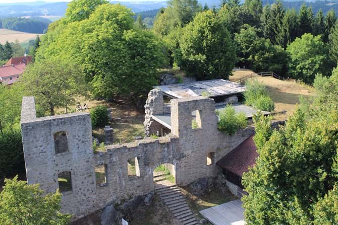 Burg Brennberg für eine Trauung im Freien
Platz für ca. 100 Personen
nicht barrierefrei
